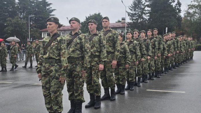 “prihvatili-ste-casnu-obavezu”-kadeti-vojne-akademije-polozili-zakletvu-–-prisustvovao-gasic-(video)