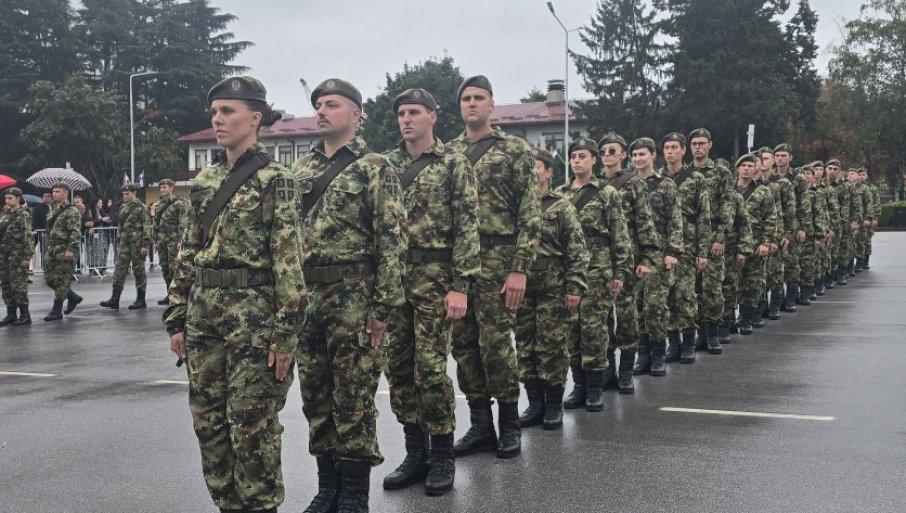 “prihvatili-ste-casnu-obavezu”-kadeti-vojne-akademije-polozili-zakletvu-–-prisustvovao-gasic-(video) “prihvatili-ste-casnu-obavezu”-kadeti-vojne-akademije-polozili-zakletvu-–-prisustvovao-gasic-(video)