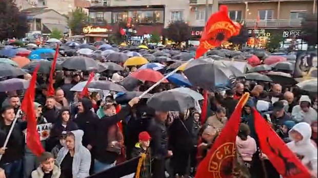 Протести-Албанаца-у-14-градова-на-КиМ-због-пресуда-бившим-вођама-тзв.-ОВК Протести-Албанаца-у-14-градова-на-КиМ-због-пресуда-бившим-вођама-тзв.-ОВК