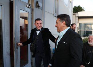 IMPERIJA VREDNA MILIONE Pevač ima tri firme, ranč, imanje u Prijedoru gde uzgaja voće, a deca su mu DOKTORI NAUKA: Evo ko zapravo vodi porodični biznis imperija-vredna-milione-pevac-ima-tri-firme,-ranc,-imanje-u-prijedoru-gde-uzgaja-voce,-a-deca-su-mu-doktori-nauka:-evo-ko-zapravo-vodi-porodicni-biznis