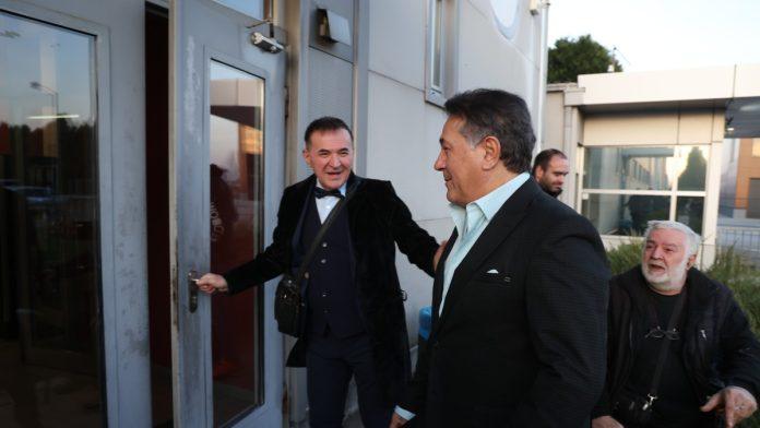 imperija-vredna-milione-pevac-ima-tri-firme,-ranc,-imanje-u-prijedoru-gde-uzgaja-voce,-a-deca-su-mu-doktori-nauka:-evo-ko-zapravo-vodi-porodicni-biznis