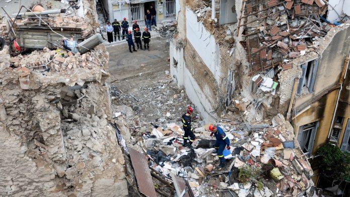 u-rusevinama-zgrade-u-centru-atine-pronadena-dva-tela:-jos-uvek-se-ne-zna-uzrok-eksplozije,-traga-se-za-prezivelima