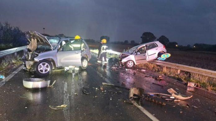 (foto)-decak-(2)-i-njegova-baka-poginuli-u-stravicnoj-nesreci-jezive-slike-sa-mesta-tragedije-u-srpskoj-kuci:-golf-presao-u-suprotnu-traku-i-izazvao-direktan-sudar!
