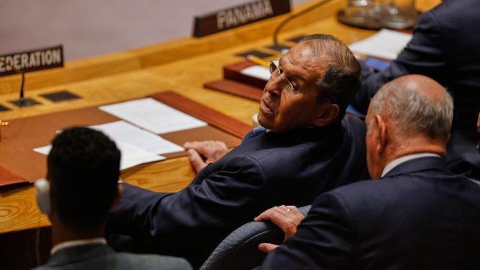 lavrov:-zapad-ugrozava-zivote-milijarde-ljudi,-a-od-srbije-trazi-da-se-odrekne-kim