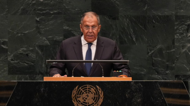 Лавров-у-УН:-Запад-угрожава-животе-милијарде-људи,-а-од-Србије-тражи-да-се-одрекне-КиМ