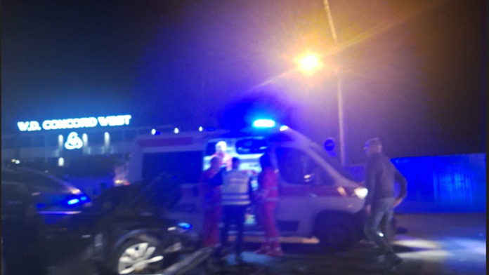 (foto)-automobil-unisten,-delovi-rasuti-po-putu-stravicna-nesreca-u-borci:-hitna-pomoc-na-terenu