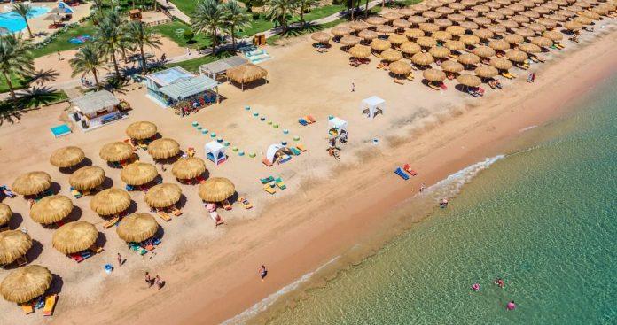odmor-na-mestu-gde-egipat-pokazuje-svoje-najlepse-lice:-kilometar-pescane-plaze-i-swim-up-sobe-za-poseban-dozivljaj
