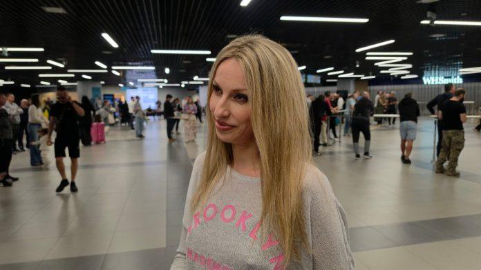 “to-je-doslo-do-suda,-bila-sam-na-poternici”-rada-manojlovic-otkrila-nepoznate-detalje-iz-zivota,-pa-spomenula-oca:-“jako-mi-je-tesko-zbog-toga,-srce-me-boli,-nece-to-moci-tako”