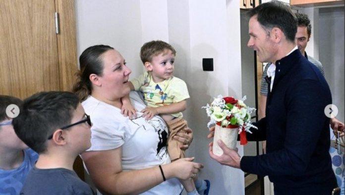 mali-obisao-porodicu-sa-cetiri-sina:-jake-porodice-znace-jaku-srbiju,-a-jaki-smo-samo-ujedinjeni!-(foto)