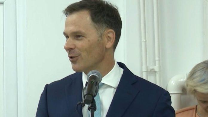 sinisa-mali:-sa-ovakvim-ljudima-srbija-pobeduje