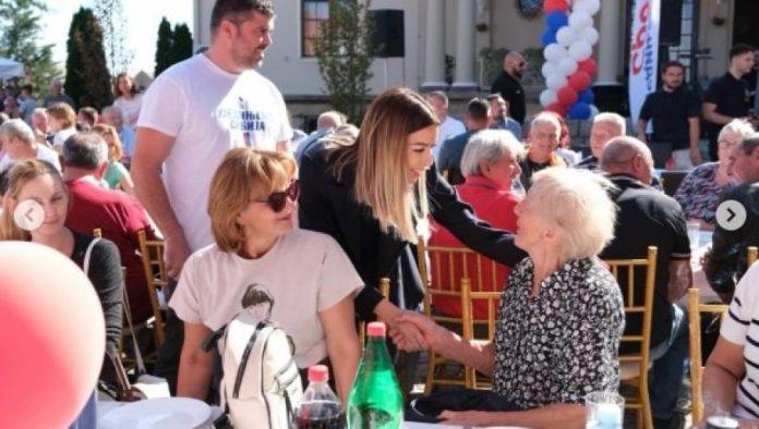“borimo-se-da-sacuvamo-ono-sto-je-aleksandar-vucic-gradio”:-adrijana-mesarovic-u-poseti-srpskoj-crnji