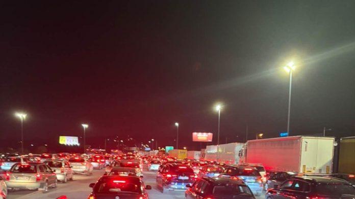 (foto)-veliki-zastoj-u-smeru-ka-beogradu!-veceras-totalni-haos-na-auto-putu:-kolone-su-kilometarske,-sve-stoji!
