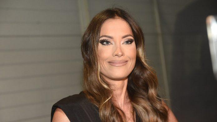 mirka-vasiljevic-slavi-rodendan-u-mini-haljini-sa-dekolteom-sve-odusevila-izgledom:-evo-koliko-je-godina-napunila