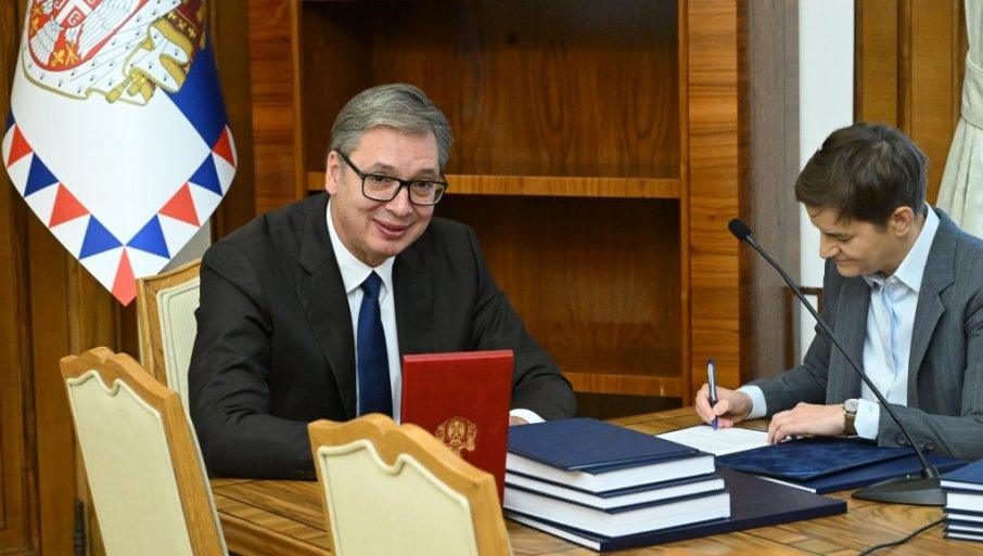 “cuvacu-ovo-mesto-svim-svojim-bicem”-brnabic-preuzela-duznost-od-vucica:-nikada-vise-srbija-nece-imati-predsednika-koji-se-toliko-borio “cuvacu-ovo-mesto-svim-svojim-bicem”-brnabic-preuzela-duznost-od-vucica:-nikada-vise-srbija-nece-imati-predsednika-koji-se-toliko-borio