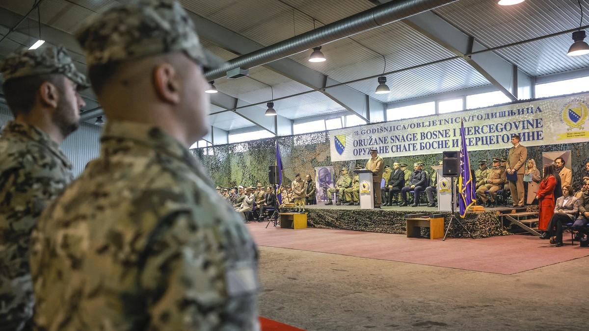 kadet-udaljen-sa-vojne-obuke-u-bih:-pokrenut-disciplinski-postupak-zbog-“velicanja-ratka-mladica” kadet-udaljen-sa-vojne-obuke-u-bih:-pokrenut-disciplinski-postupak-zbog-“velicanja-ratka-mladica”