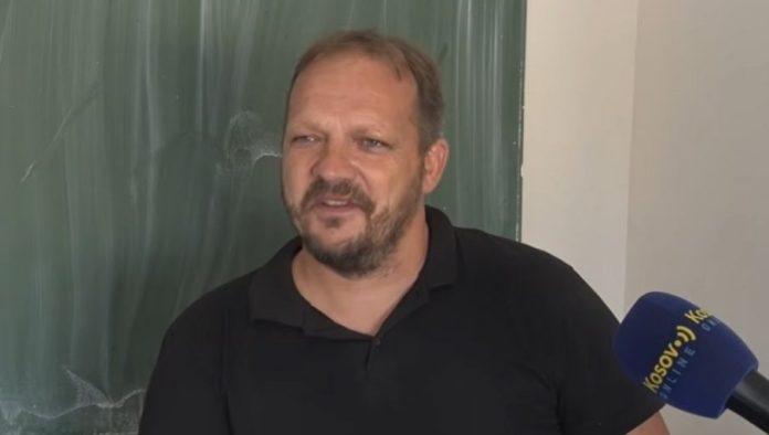 pobednik-slagalice-ucitelj-na-kosovu-i-metohiji:-u-finalnoj-epizodi-sve-vreme-gubio,-ucenici-navijali-za-njega-(video)