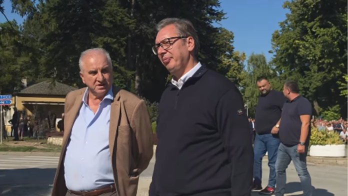 “ne-smeju-na-duel-kao-da-krokodili-iskacu-u-tv-studiju”-vucic-obilazi-srbiju:-“evo,-sad-im-nudim-njih-troje-da-budu-protiv-mene”-(video)