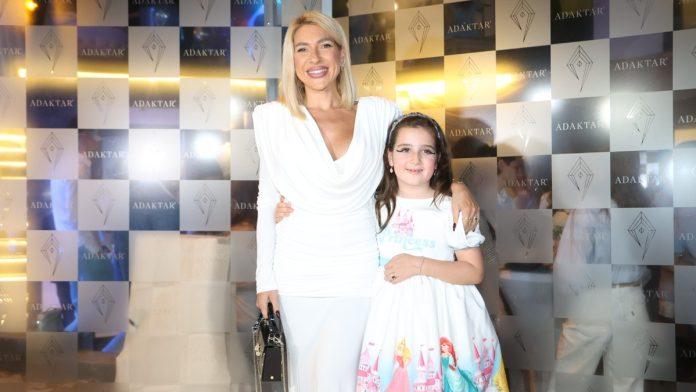 “meni-to-pise-u-ugovoru-sa-pinkom,-izdrzala-sam-dve-godine”-jovana-jeremic-u-javnosti-sa-cerkom-leom,-otkrila-detalje-velikih-promena-na-poslu:-“tako-sam-odlucila”-(video)