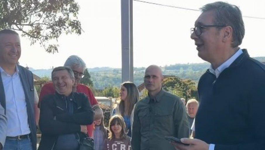 “ja-sam-nista,-a-oni-su-ministri”-vucic-hitno-pozvao-glisica,-a-zbog-jedne-recenice-svi-su-se-nasmejali-(video) “ja-sam-nista,-a-oni-su-ministri”-vucic-hitno-pozvao-glisica,-a-zbog-jedne-recenice-svi-su-se-nasmejali-(video)