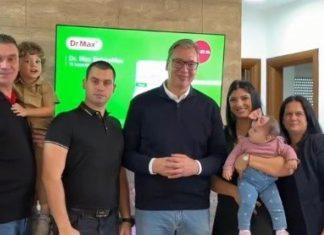 VUČIĆ POSETIO PORODICU DAKIĆ: Uz pomoć kredita za mlade sada imaju svoj dom, mesto gde će stvarati najlepše uspomene (VIDEO) vucic-posetio-porodicu-dakic:-uz-pomoc-kredita-za-mlade-sada-imaju-svoj-dom,-mesto-gde-ce-stvarati-najlepse-uspomene-(video)