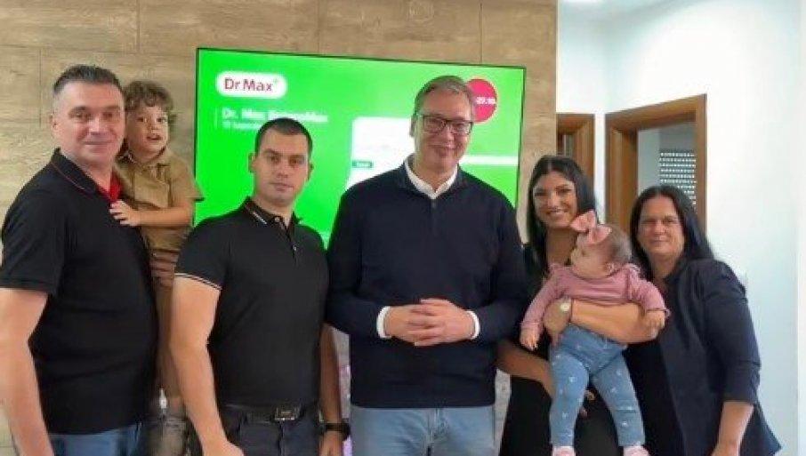 vucic-posetio-porodicu-dakic:-uz-pomoc-kredita-za-mlade-sada-imaju-svoj-dom,-mesto-gde-ce-stvarati-najlepse-uspomene-(video) vucic-posetio-porodicu-dakic:-uz-pomoc-kredita-za-mlade-sada-imaju-svoj-dom,-mesto-gde-ce-stvarati-najlepse-uspomene-(video)