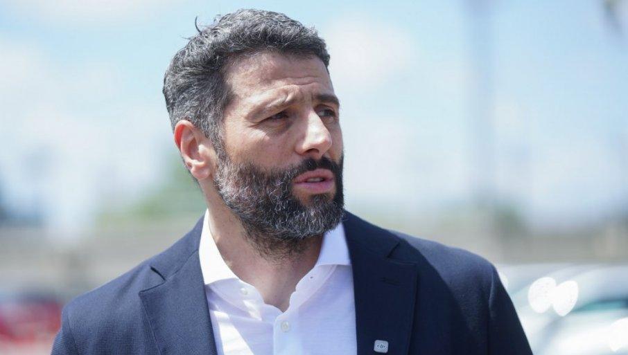 “bezi-i-skloni-se,-pametniji-popusta”-vucic-o-sukobu-sapica-sa-blokaderima:-nije-sporno-da-je-provokacija-u-pitanju,-ali… “bezi-i-skloni-se,-pametniji-popusta”-vucic-o-sukobu-sapica-sa-blokaderima:-nije-sporno-da-je-provokacija-u-pitanju,-ali…