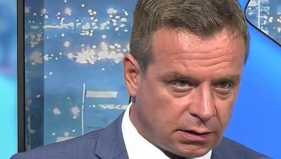 stojkovic-poludeo:-novi-predizborni-spot-liste-“aleksandar-vucic-–-ujedinjena-srbija”-izazvao-pometnju-medu-blokaderima stojkovic-poludeo:-novi-predizborni-spot-liste-“aleksandar-vucic-–-ujedinjena-srbija”-izazvao-pometnju-medu-blokaderima