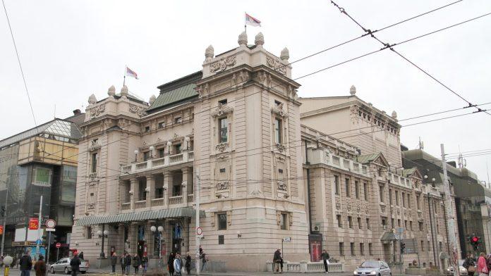 oktobar-u-narodnom-pozoristu:-premijere-“bozjih-ljudi”-i-“sumnjivog-lica”,-“velika-drama”-po-300.-put…