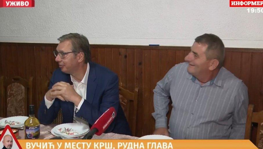 vucic-u-rudnoj-glavi-ugostio-ga-drug-iz-vojske:-gledali-zajedno-slike,-prisetili-se-mladosti-(foto) vucic-u-rudnoj-glavi-ugostio-ga-drug-iz-vojske:-gledali-zajedno-slike,-prisetili-se-mladosti-(foto)