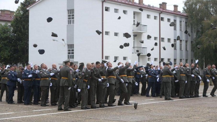 nova-generacija-podoficira-vojske-srbije:-promovisani-najmladi-vodnici-u-pancevu nova-generacija-podoficira-vojske-srbije:-promovisani-najmladi-vodnici-u-pancevu