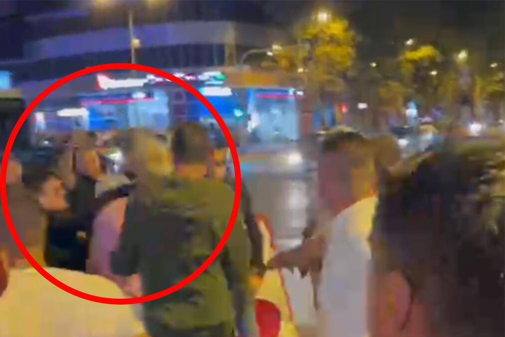 nasilje-koje-je-inicirao-srdanovic-pogledajte-trenutak-kad-blokader-pesnicom-udara-zenu-u-glavu!-uzasne-scene-u-novom-sadu-u-reziji-tzv.-studentske-liste nasilje-koje-je-inicirao-srdanovic-pogledajte-trenutak-kad-blokader-pesnicom-udara-zenu-u-glavu!-uzasne-scene-u-novom-sadu-u-reziji-tzv.-studentske-liste