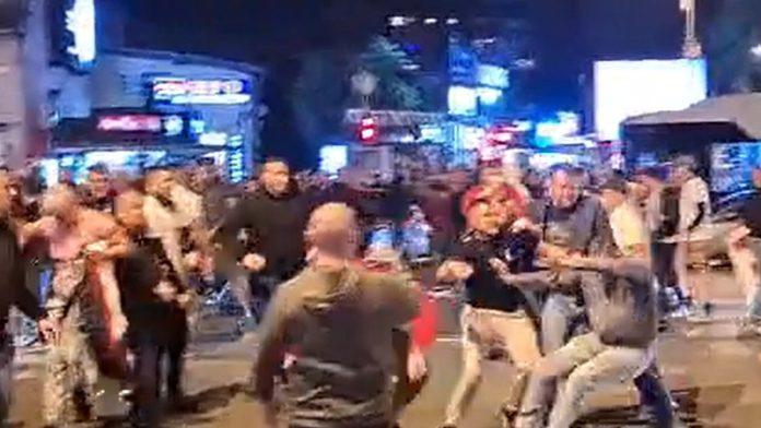 ilija-srdanovic-prisao-standu-sns,-krenula-tuca!-pristalica-studentske-liste-nokautirao-zenu:-jezivi-prizori-nasilja-u-novom-sadu-(video)