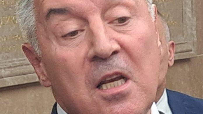 “prihvatio-hotel-i-avionske-karte-za-dubai”-dukanovic-prekrsio-zakon-kao-premijer,-utvrdila-agencija-za-sprecavanje-korupcije