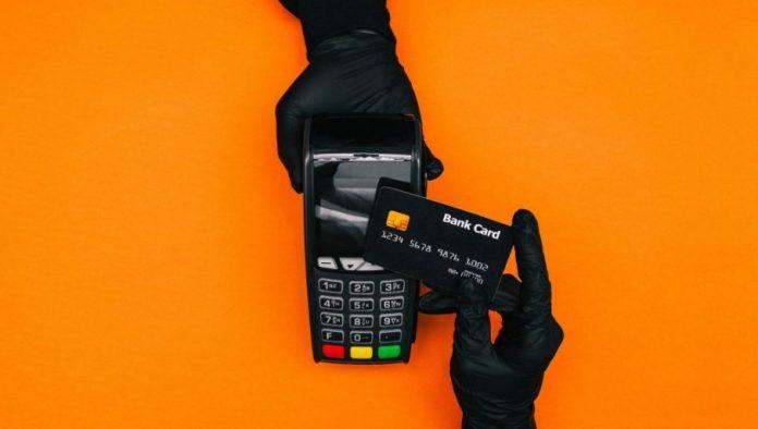 nakon-sumnjive-kupovine,-banka-moze-blokirati-karticu:-sta-znaci-ova-bezbednosna-mera?