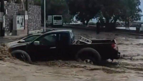 trazeno-vanredno-stanje:-bujice-ruse-mostove-i-nose-automobile,-ima-povredenih-–-potop-na-kritu-(foto/video) trazeno-vanredno-stanje:-bujice-ruse-mostove-i-nose-automobile,-ima-povredenih-–-potop-na-kritu-(foto/video)