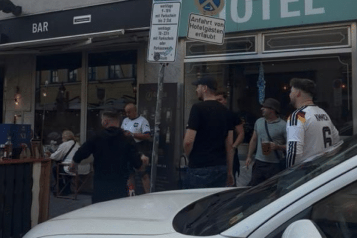 lude-scene-iz-minhena:-ono-kad-i-nemci-skandiraju-–-kosovo-je-srbija!-(video)