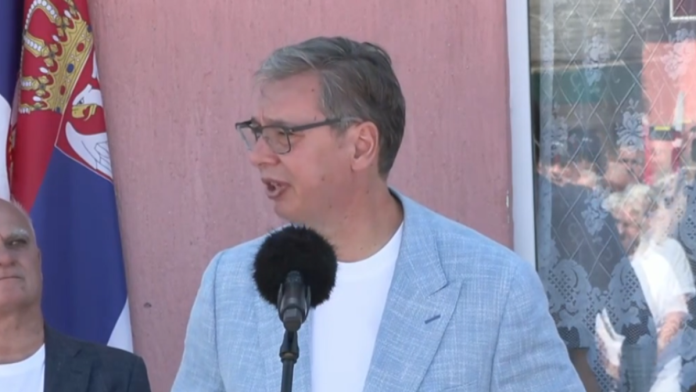“nudim-duel-njih-4-5-protiv-mene-jednog”-vucic-stigao-u-rumu:-“nas-plan-i-program-cu-izneti-u-subotu,-ovo-su-odsudni-izbori”-(video)