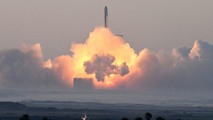 spejsx-lansirao-letelicu-sa-cetiri-astronauta-na-medunarodnu-svemirsku-stanicu