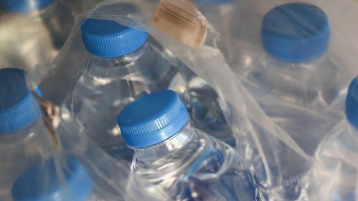 posle-cepova,-plasticne-flase-menjaju-izgled:-evo-zasto-vise-nece-biti-kristalno-providne-i-sta-to-znaci-za-potrosace