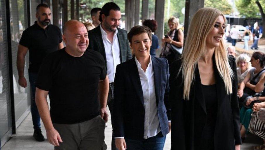 brnabic-poziva-na-miting:-vidimo-se-u-areni-da-podrzimo-naseg-kandidata-za-premijera-vucica-i-listu-broj-1 brnabic-poziva-na-miting:-vidimo-se-u-areni-da-podrzimo-naseg-kandidata-za-premijera-vucica-i-listu-broj-1