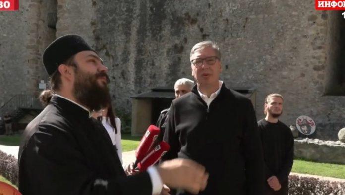 vucic-posetio-manastir-manasiju:-poseban-je-osecaj-biti-na-mestu-koje-vekovima-cuva-molitvu-i-dusu-naseg-naroda