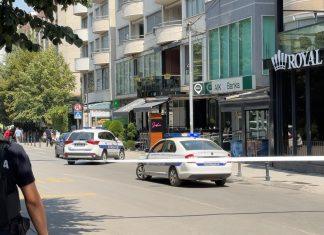DRAMA U NOVOM PAZARU Muškarac NASRNUO na majku i ćerku posle UZNEMIRAVANJA ispred kuće – POLICIJA ga privela PRED SVIMA! drama-u-novom-pazaru-muskarac-nasrnuo-na-majku-i-cerku-posle-uznemiravanja-ispred-kuce-–-policija-ga-privela-pred-svima!