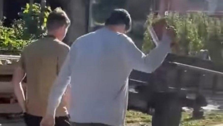 pogledajte-kako-su-mestani-usca-isterali-blokadere-iz-sela:-zestoka-rasprava-pred-kamerama-(video) pogledajte-kako-su-mestani-usca-isterali-blokadere-iz-sela:-zestoka-rasprava-pred-kamerama-(video)