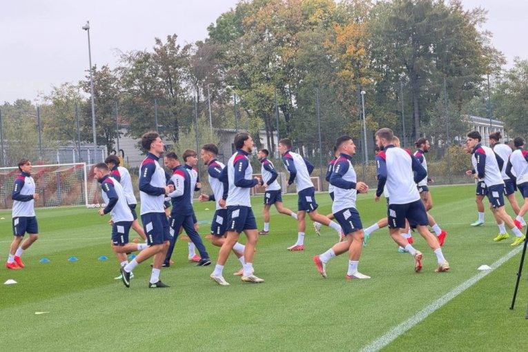 sportissimo-ispratio-“orlove”-iz-minhena:-reprezentacija-srbije-spremna-za-okrsaj-sa-holandijom-(foto,-video) sportissimo-ispratio-“orlove”-iz-minhena:-reprezentacija-srbije-spremna-za-okrsaj-sa-holandijom-(foto,-video)