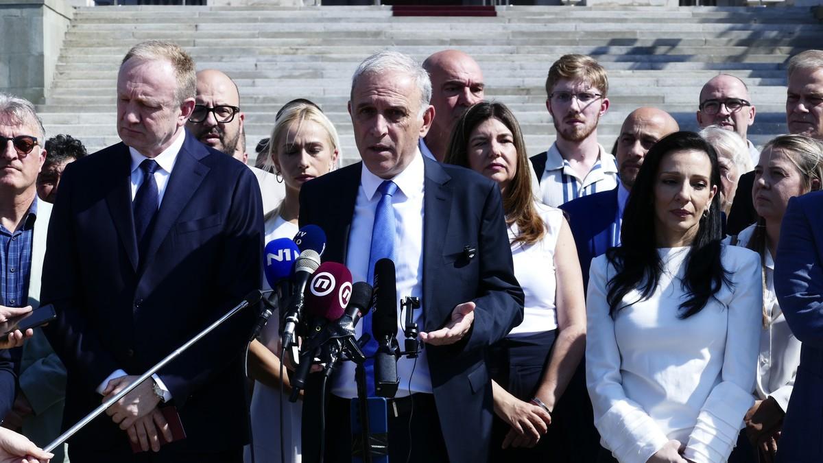 ponos:-vreme-je-da-srbija-zauzme-mesto-tamo-gde-se-donose-odluke-o-evropi ponos:-vreme-je-da-srbija-zauzme-mesto-tamo-gde-se-donose-odluke-o-evropi