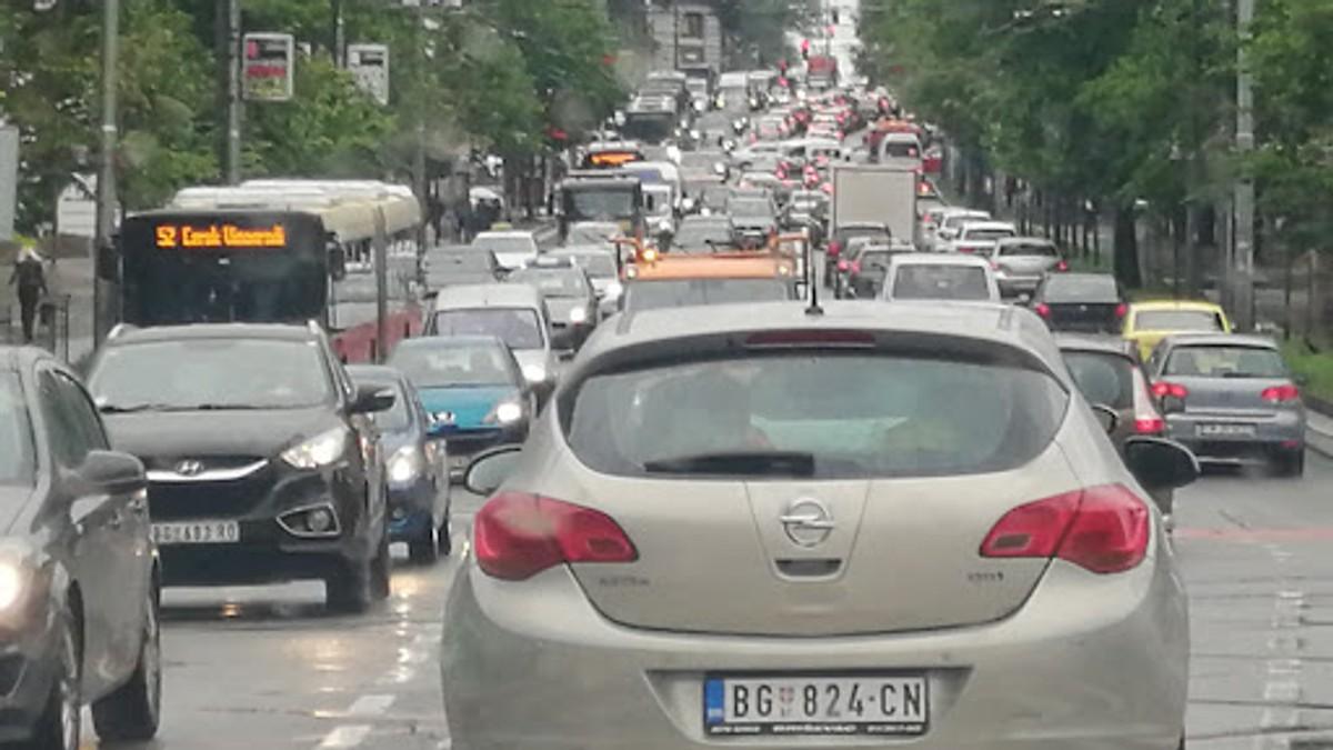 kako-smanjiti-guzve-u-saobracaju:-profesor-vujanic-predlaze-nova-pravila-za-zutu-traku kako-smanjiti-guzve-u-saobracaju:-profesor-vujanic-predlaze-nova-pravila-za-zutu-traku