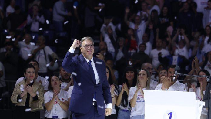 “necu-dozvoliti-da-nam-skole-i-fakulteti-budu-opstinski-odbori-politickih-stranaka”-vucic-na-velikom-skupu-sns-u-areni:-“tu-ce-se-zavesti-red-i-disciplina”