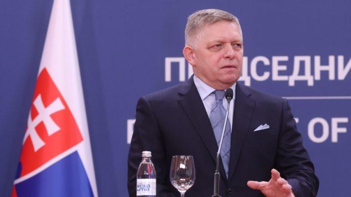 “kada-je-u-pitanju-kosovo,-nikada-vas-necemo-izneveriti”-govor-roberta-fica-procitan-na-skupu-sns-u-areni:-podrzavam-srbiju-i-vucica-jer-slusa-svoj-narod!”