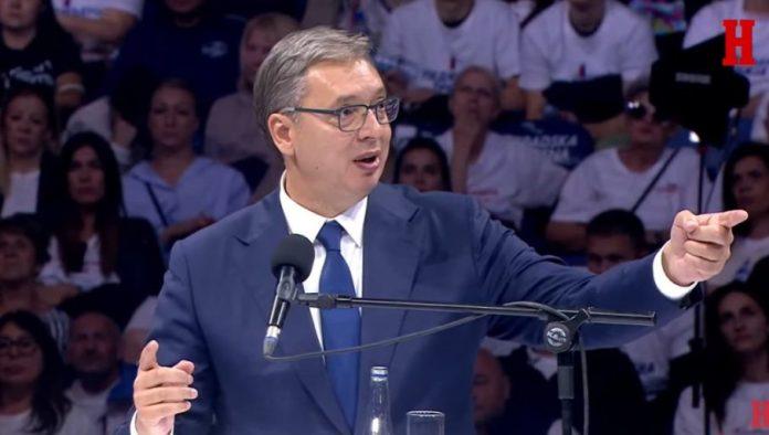 vucic-u-areni-pozdravio-ljiljanu-cvjetkovic:-“to-su-nase-srpske-zene,-one-su-stub-naseg-drustva-i-drzave”