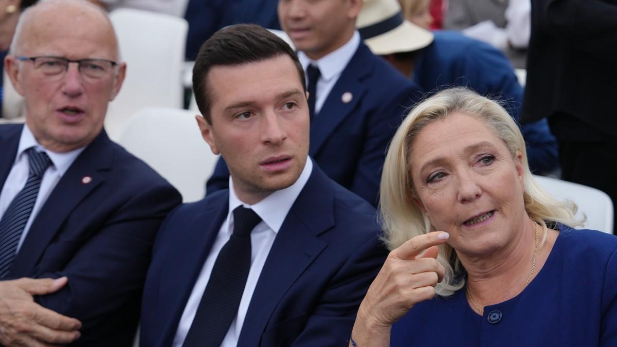 trebalo-je-da-bude-mlado-i-fotogenicno-lice-stranke,-a-sada-je-zbog-skandala-postao-omca-oko-vrata-za-marin-le-pen:-bura-u-francuskoj,-isplivala-tajna-prepiska trebalo-je-da-bude-mlado-i-fotogenicno-lice-stranke,-a-sada-je-zbog-skandala-postao-omca-oko-vrata-za-marin-le-pen:-bura-u-francuskoj,-isplivala-tajna-prepiska